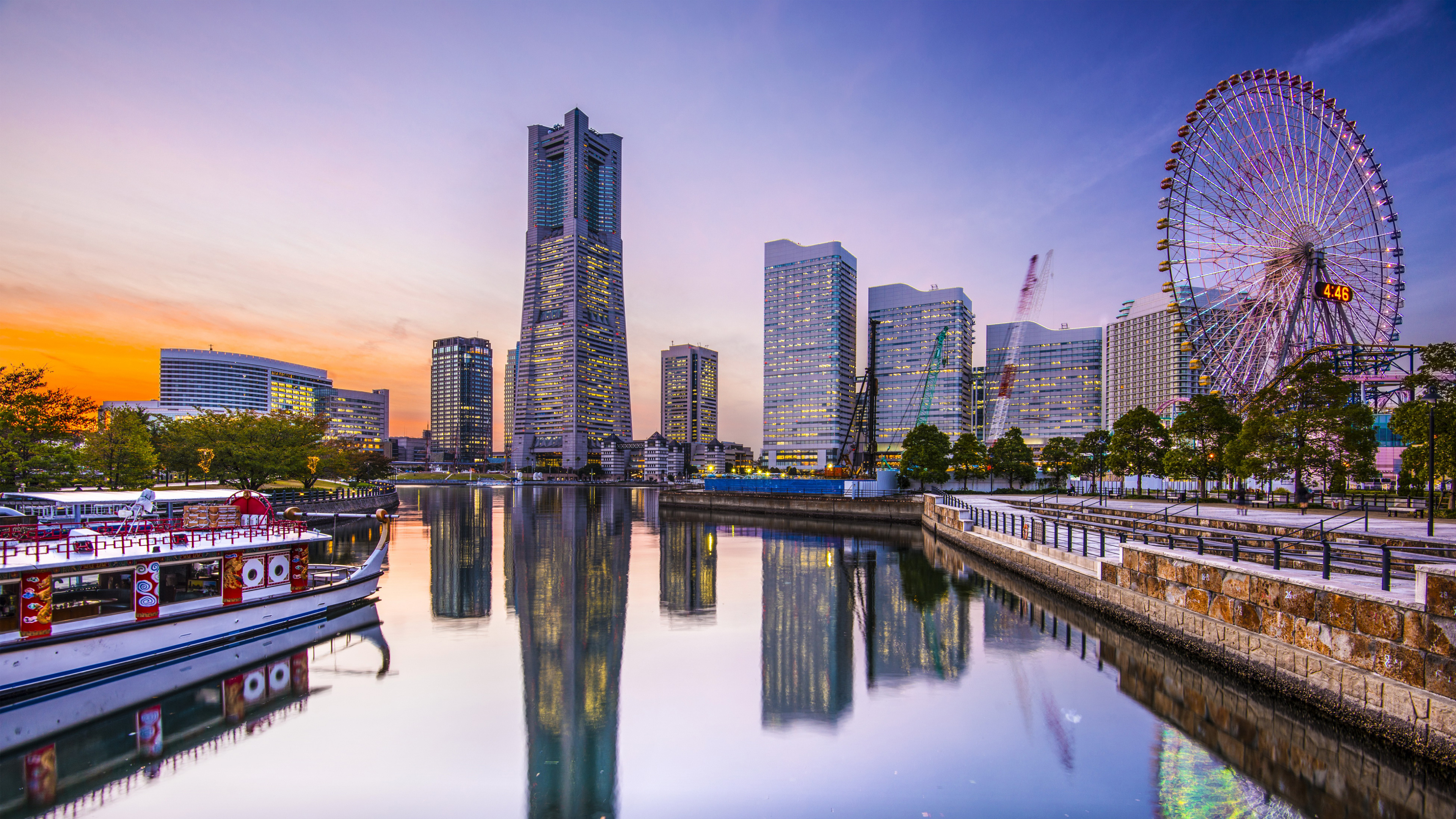 Обои отражение, городской пейзаж, городской район, ориентир, город в разрешении 3840x2160