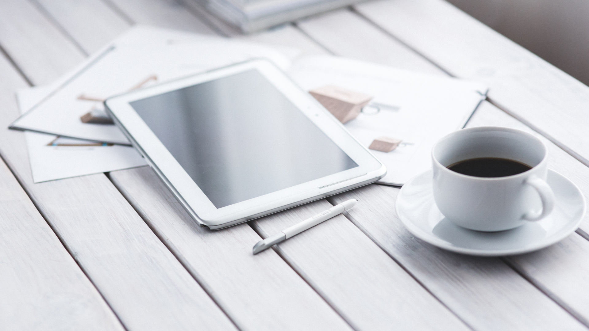 Обои бизнес, чашка, кофейная чашка, таблица, социальные сети в разрешении 1920x1080