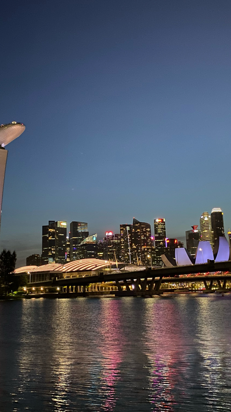 Обои линия горизонта, башня, город, метрополия, городской район в разрешении 750x1334