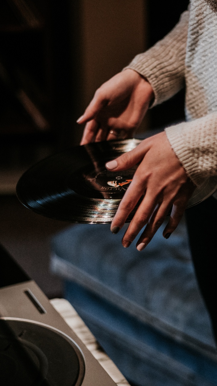 Обои музыка, электронное устройство, мех, Представление, День Музыкального Магазина в разрешении 720x1280