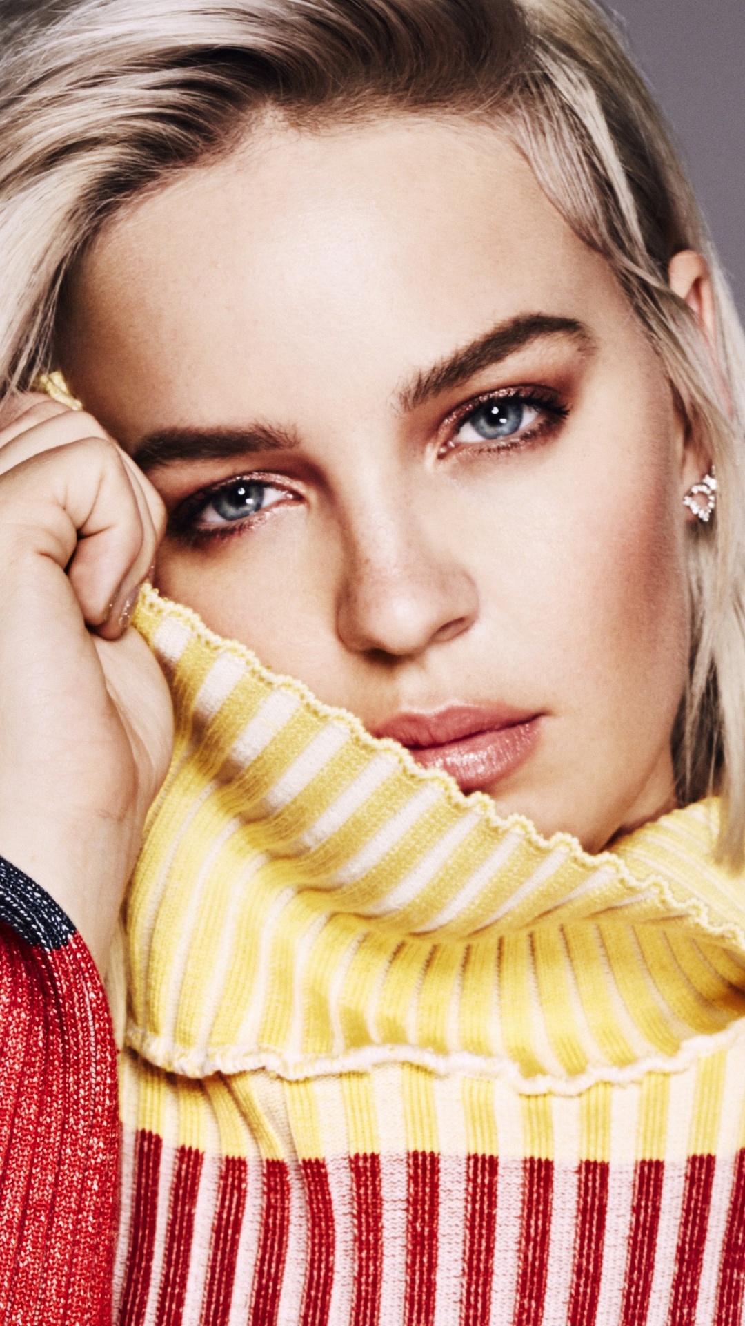 Обои милая Энн Мари, Анн-Мари, певец, близнецы, песенник в разрешении 1080x1920