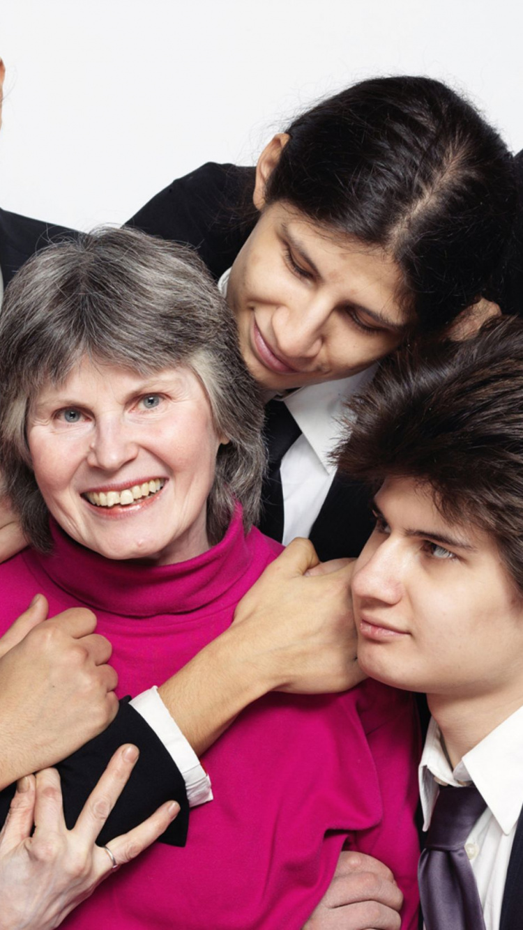 Обои Джагадиша Ангуло, Говинда Ангуло, волчья стая, люди, социальная группа в разрешении 750x1334