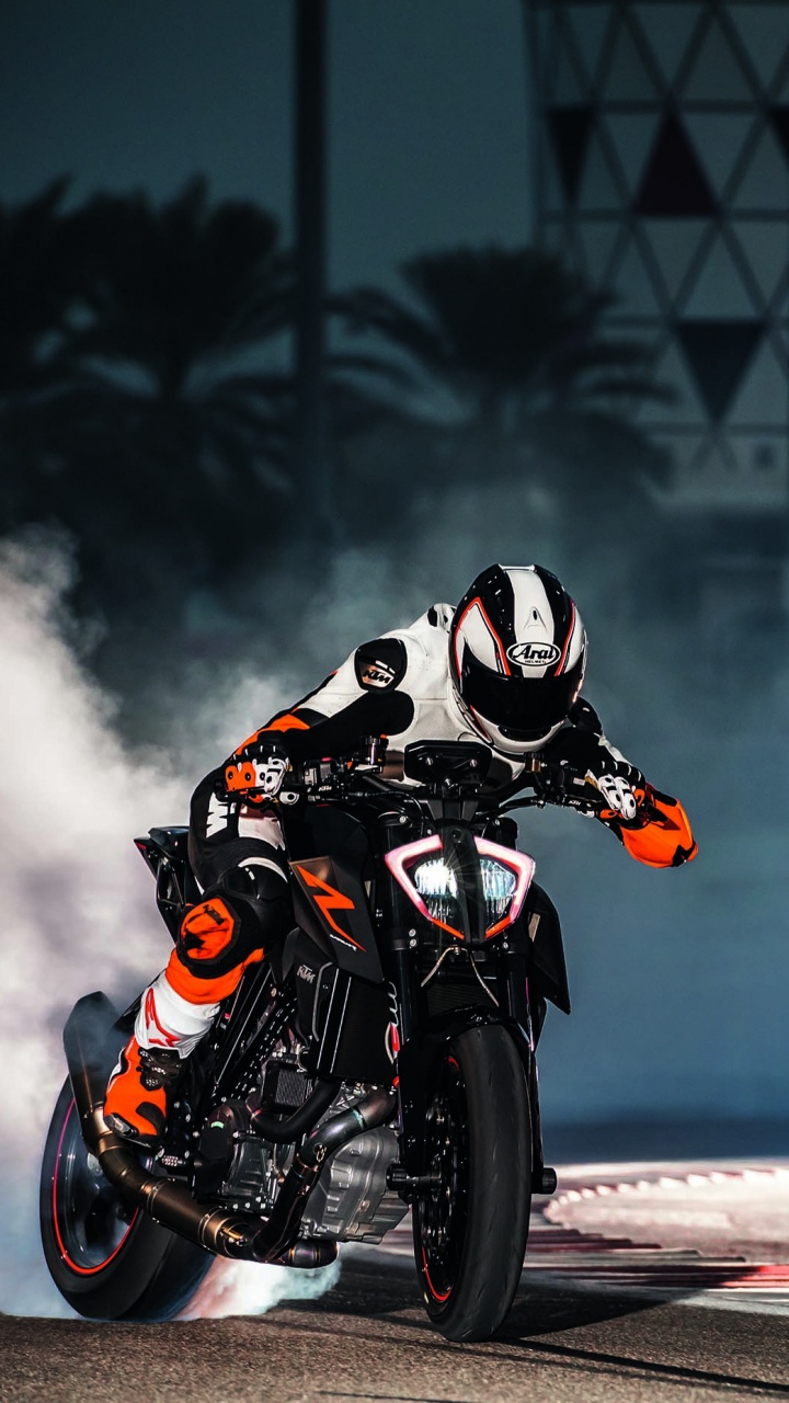 Обои 2017 КТМ superduke 1290 Р, КТМ, мотоцикл, КТМ 1290 супер герцог ГТ, каскадер в разрешении 720x1280