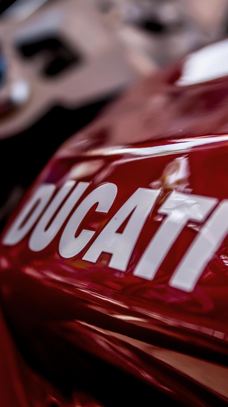 Обои ducati, мотоцикл, лого, ликер, алкоголь в разрешении 750x1334