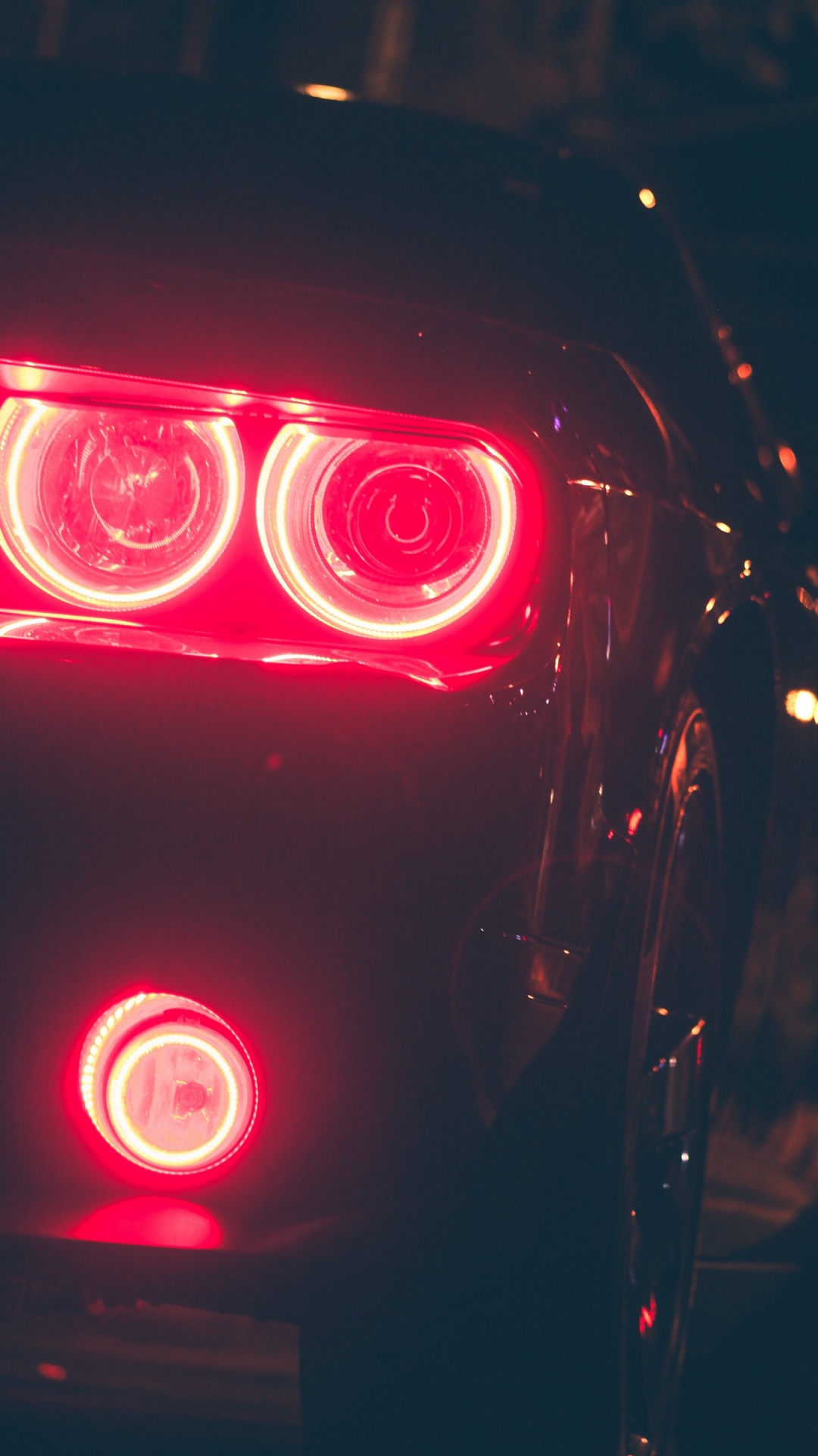 Обои свет, освещение, автомобильное освещение, красный цвет, фара в разрешении 1080x1920