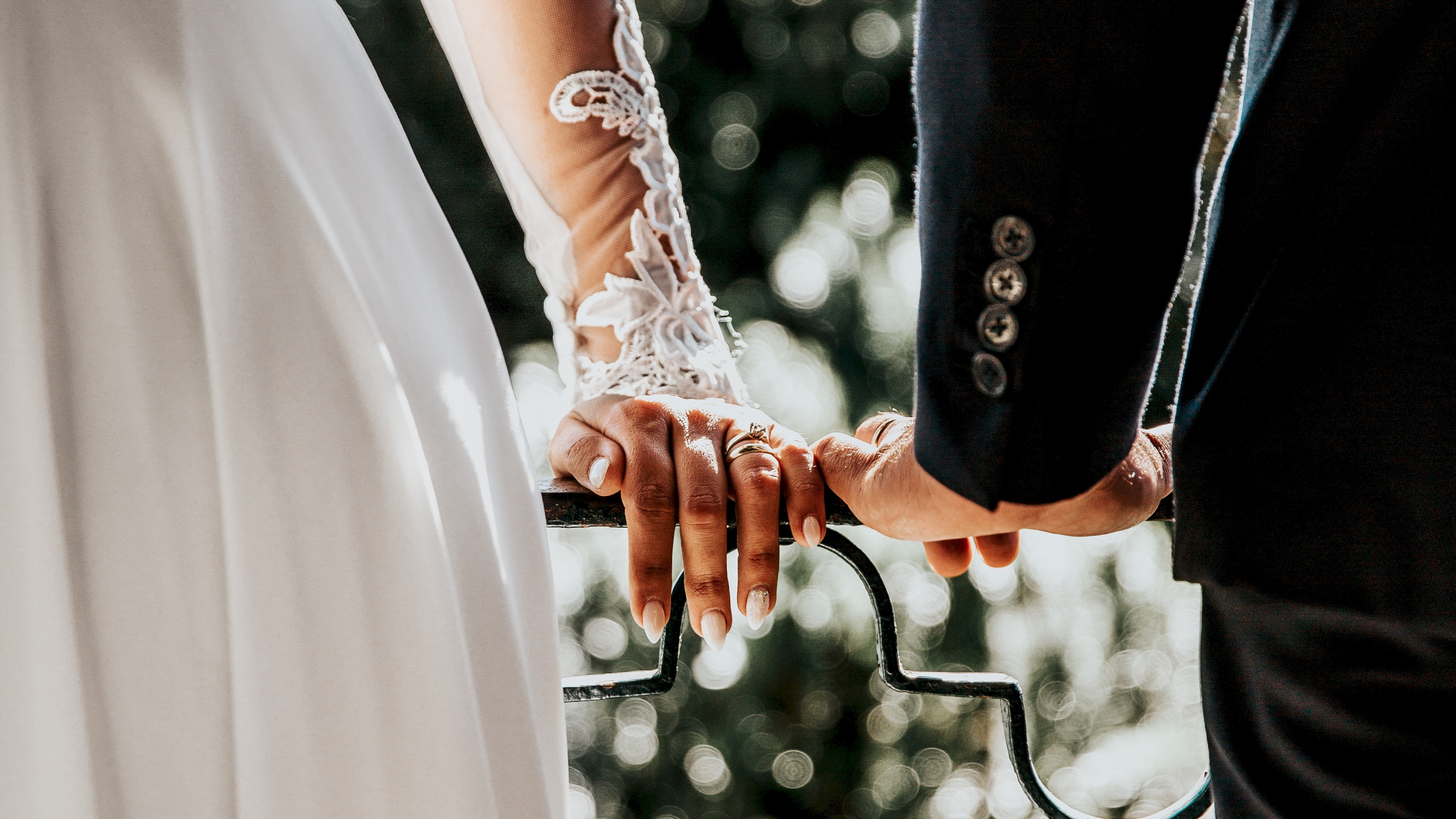 Обои жених, свадьба, подвенечное платье, одежда для новобрачных, платье в разрешении 2560x1440