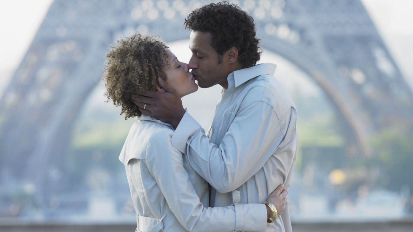 Обои роман, поцелуй, медовый месяц, любовь, лоб в разрешении 1366x768