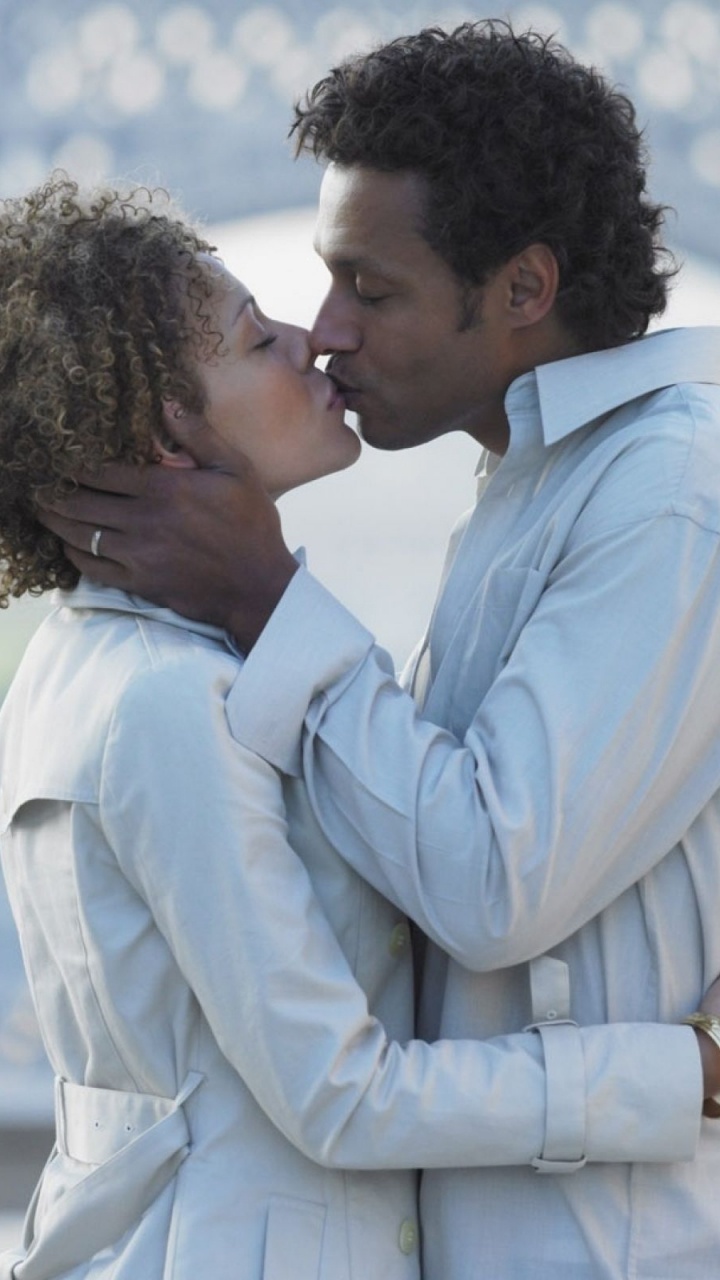 Обои роман, поцелуй, медовый месяц, любовь, лоб в разрешении 720x1280