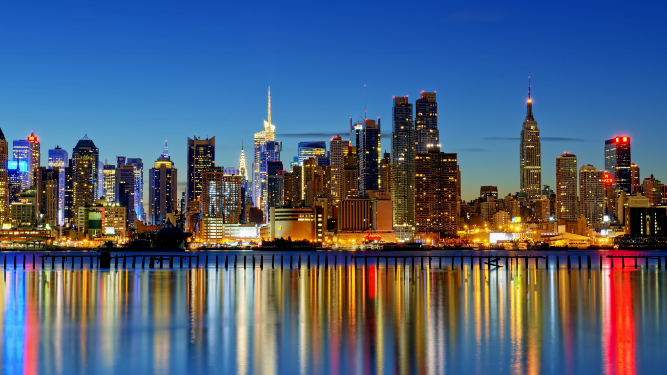 Обои город, городской пейзаж, линия горизонта, метрополия, отражение в разрешении 1366x768