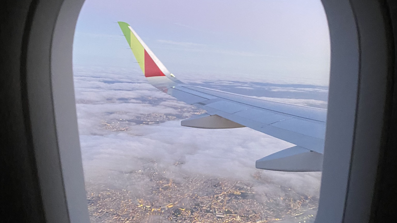 Обои атмосфера, воздушное путешествие, самолеты, авиакомпания, полет в разрешении 1280x720