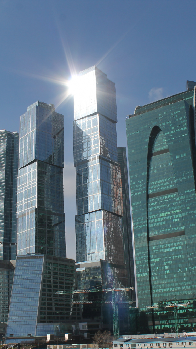 Обои небоскреб, башня, город, дневное время, здание в разрешении 750x1334