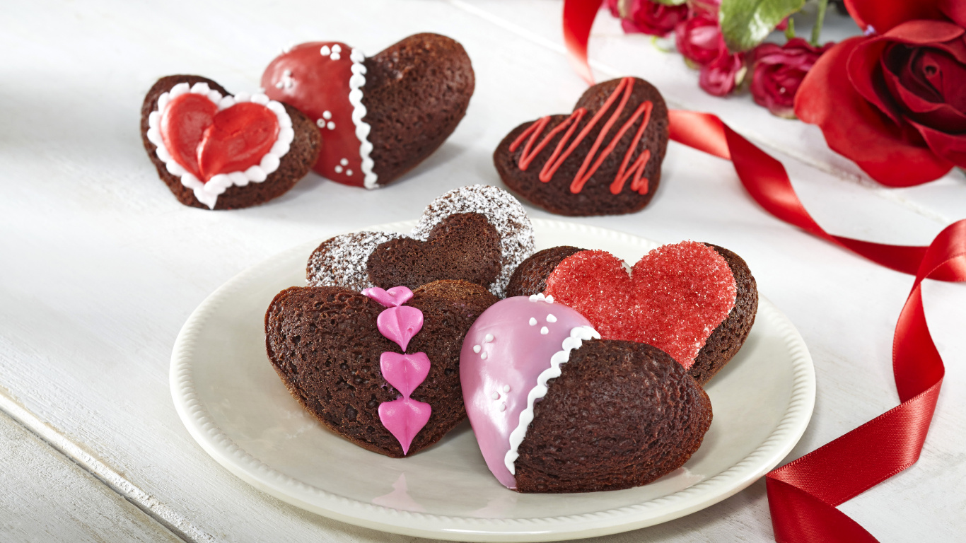 Обои шоколадный торт, День Святого Валентина, шоколад, пища, сердце в разрешении 1366x768