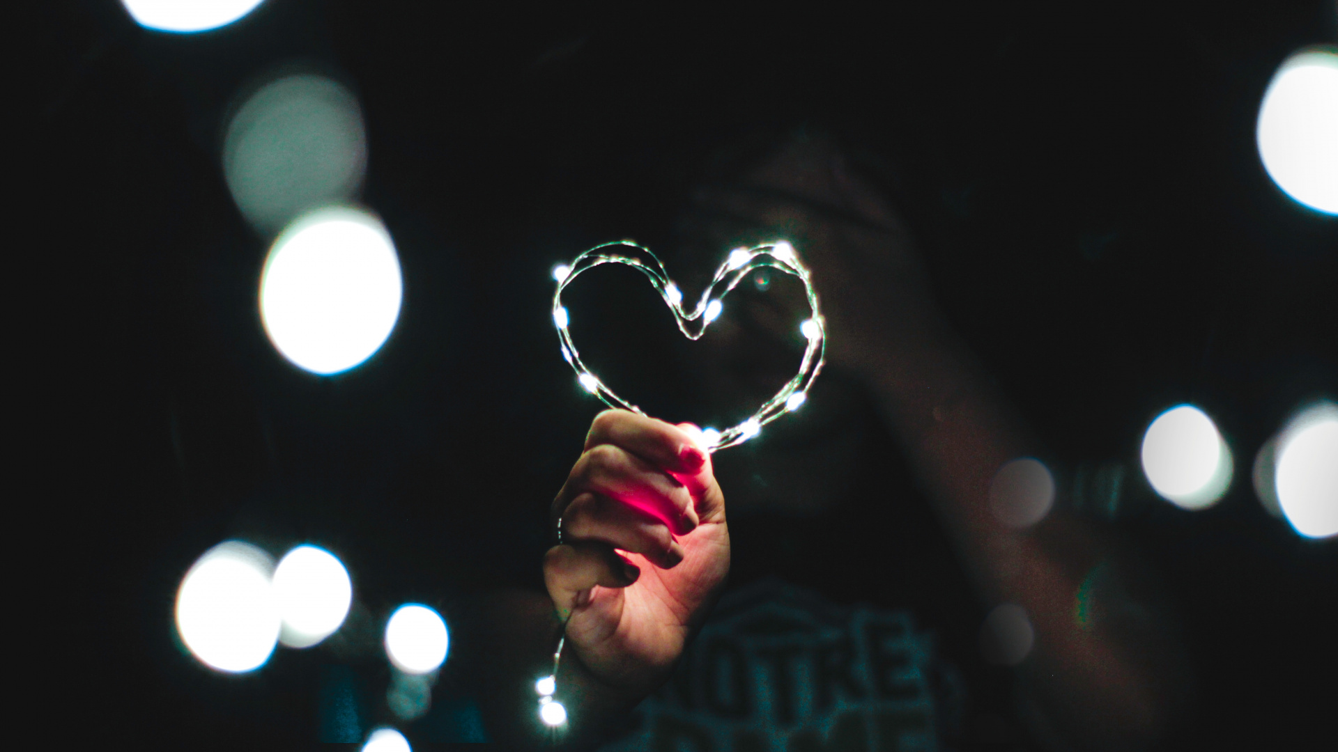 Обои Рука сердце, сердце, свет, любовь, палец в разрешении 1920x1080