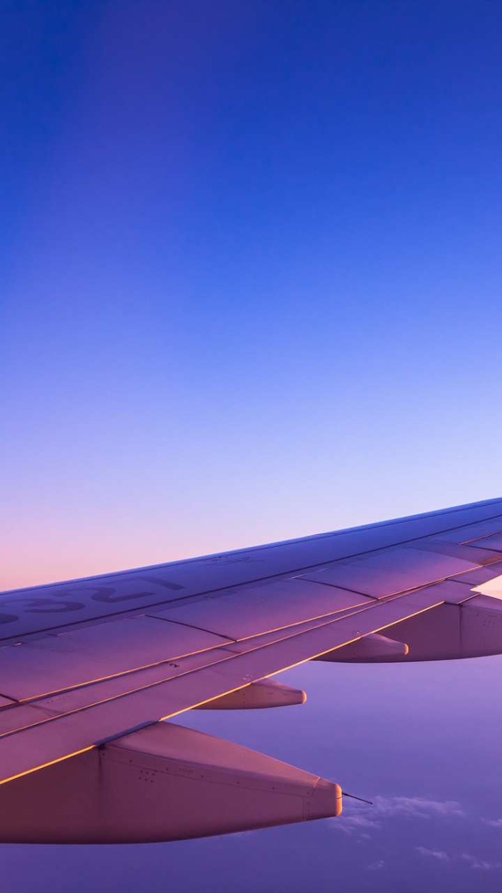 Обои самолет, самолеты, авиация, крыло, авиакомпания в разрешении 720x1280