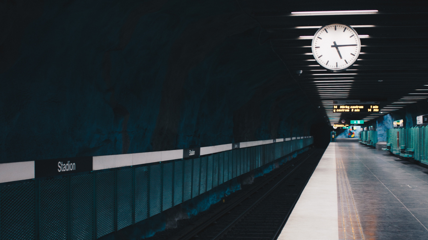 Обои поезд, железнодорожный вокзал, железнодорожный транспорт, пассажир, синий в разрешении 1366x768