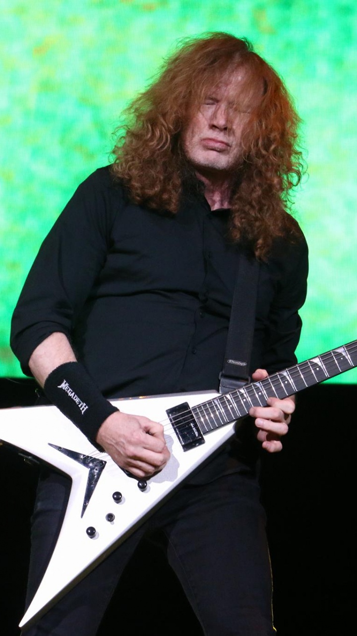 Обои музыкальный исполнитель, басгитара, электрогитара, гитара, струнный инструмент в разрешении 720x1280