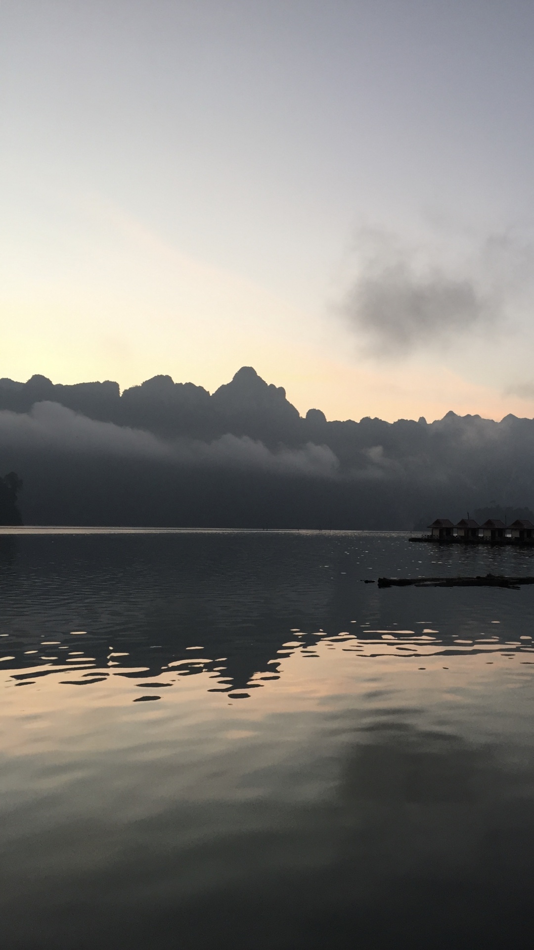 Обои отражение, водохранилище Далонгдонг, водоем, природа, жидкий в разрешении 1080x1920