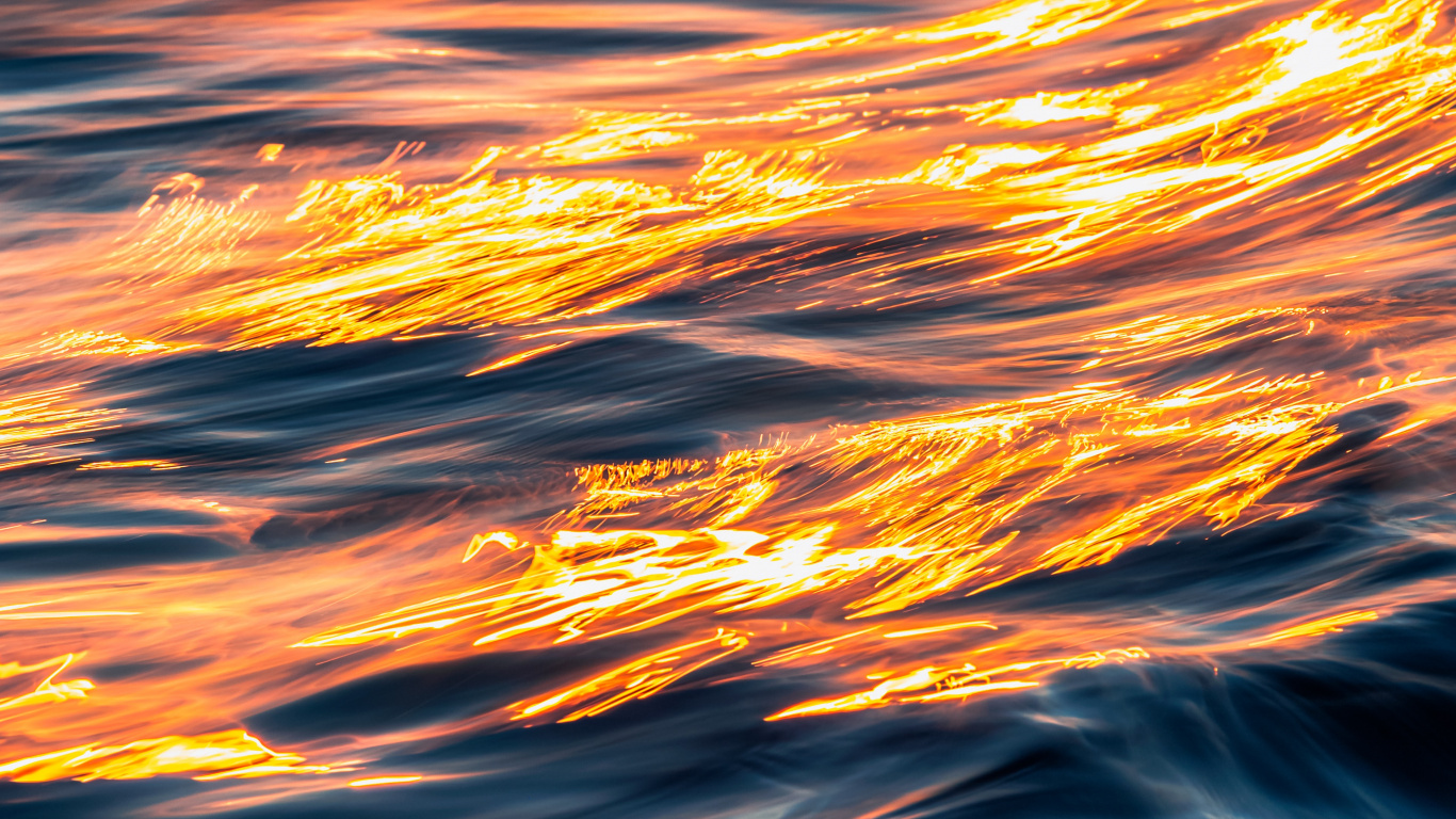 Обои вода, Апельсин, волна, отражение, атмосфера в разрешении 1366x768