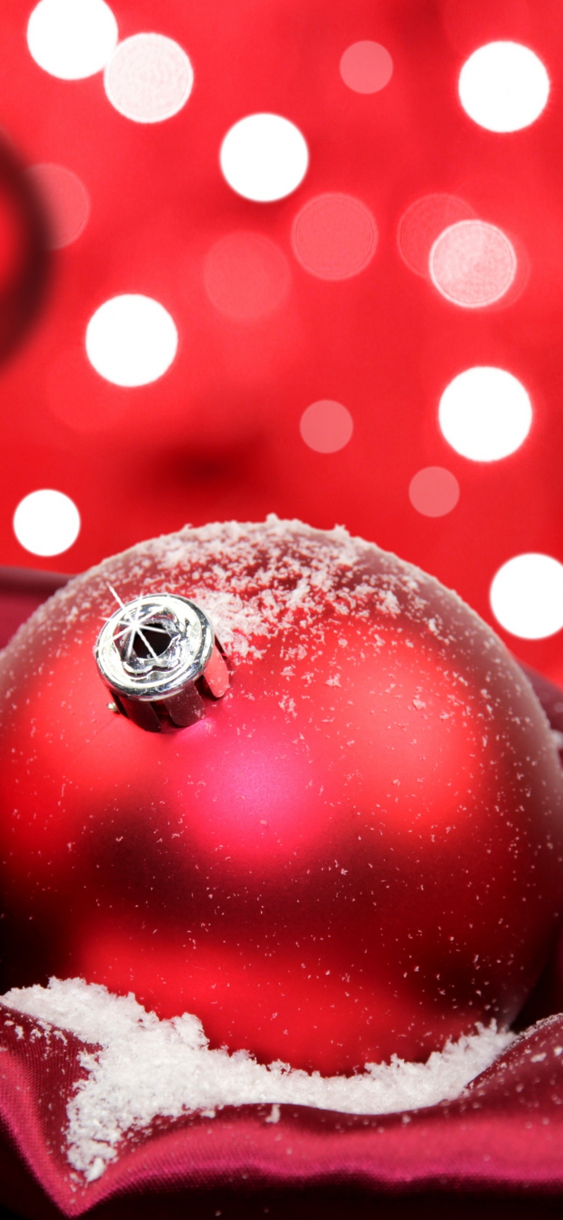 Обои елка, Рождественские украшения, Рождественский день, крупный план, праздник в разрешении 1125x2436