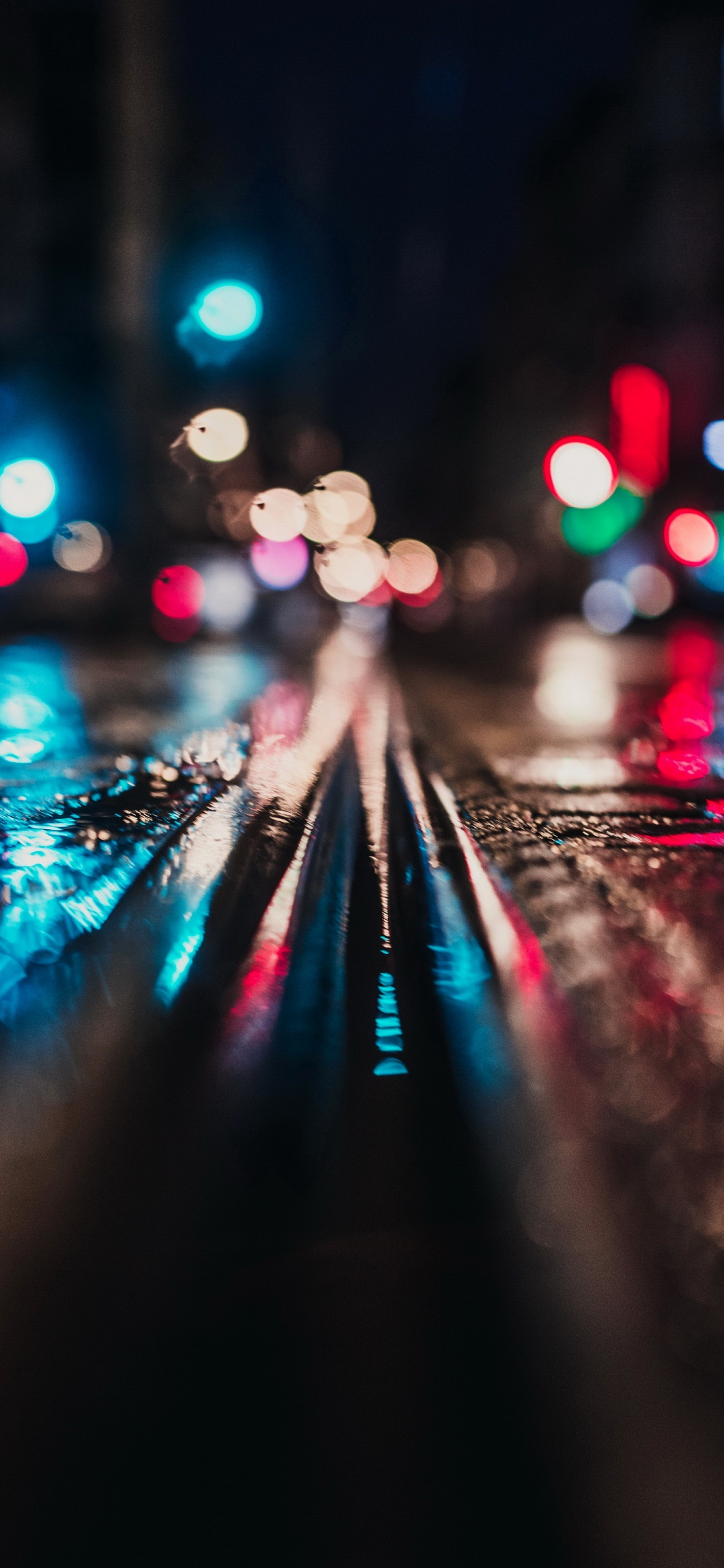 Обои свет, арт, вода, красочность, автомобильное освещение в разрешении 1125x2436