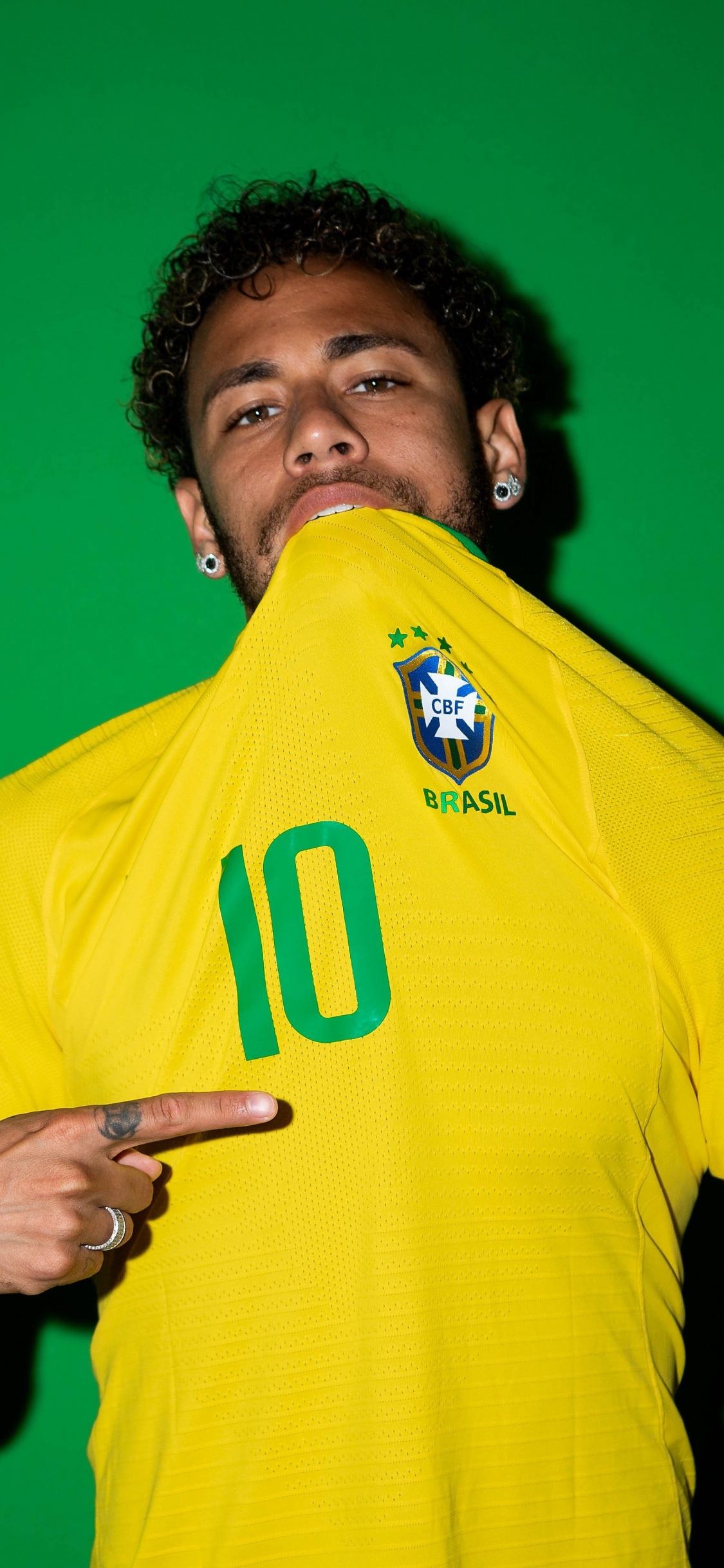 Обои Неймар, сборная Бразилии по футболу, ЧМ 2018, зеленый, желтый в разрешении 1125x2436