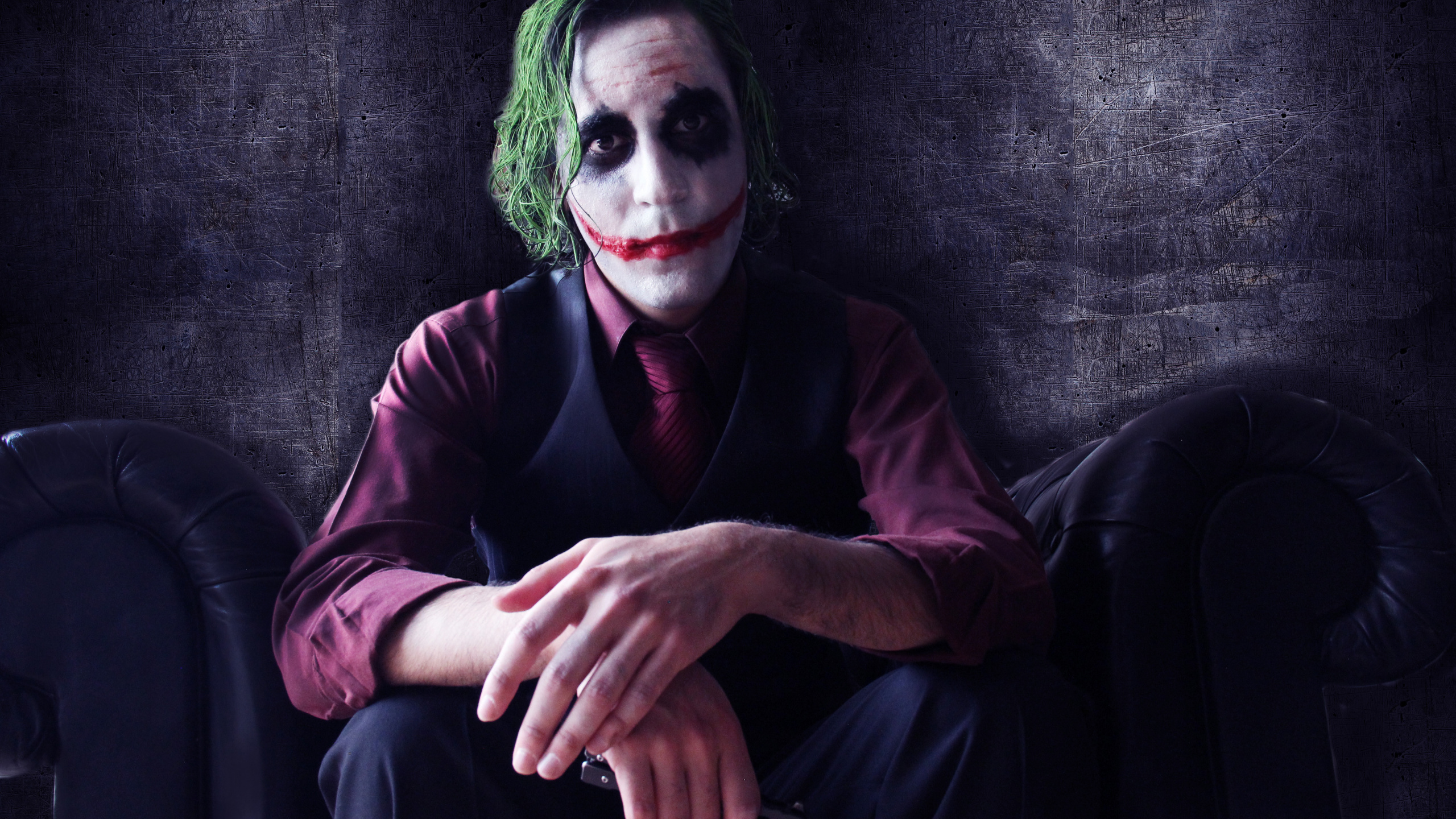 Обои Бэтмен, Джокер, суперзлодей, пурпур, темнота в разрешении 2560x1440