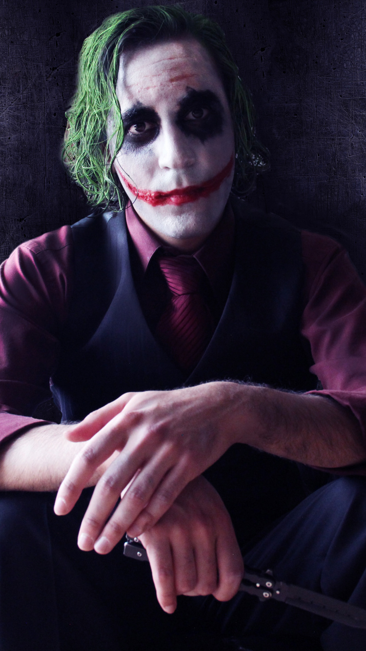 Обои Бэтмен, Джокер, суперзлодей, пурпур, темнота в разрешении 750x1334