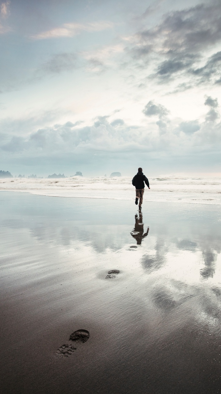 Обои оттенки серого, океан, спокойный, волна, горизонт в разрешении 720x1280