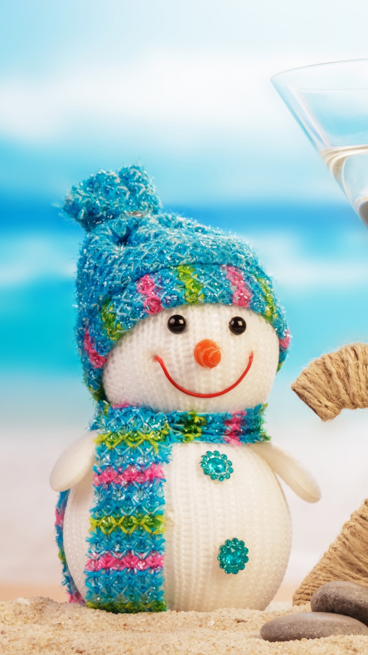 Обои Новый год, рюмки, стекло, канун Нового года, 2018 Новый год пляж в разрешении 720x1280