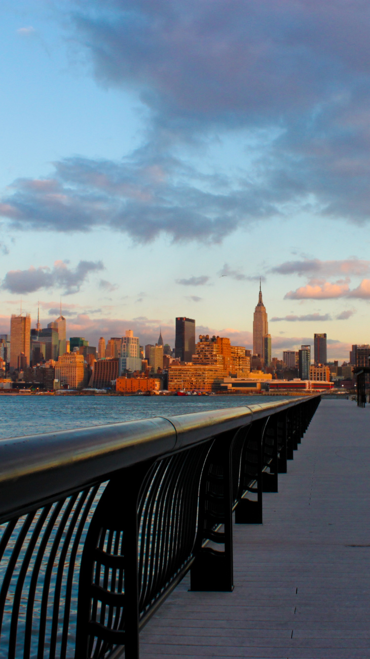 Обои НьюЙорк, Манхеттен, облако, линия горизонта, город в разрешении 750x1334