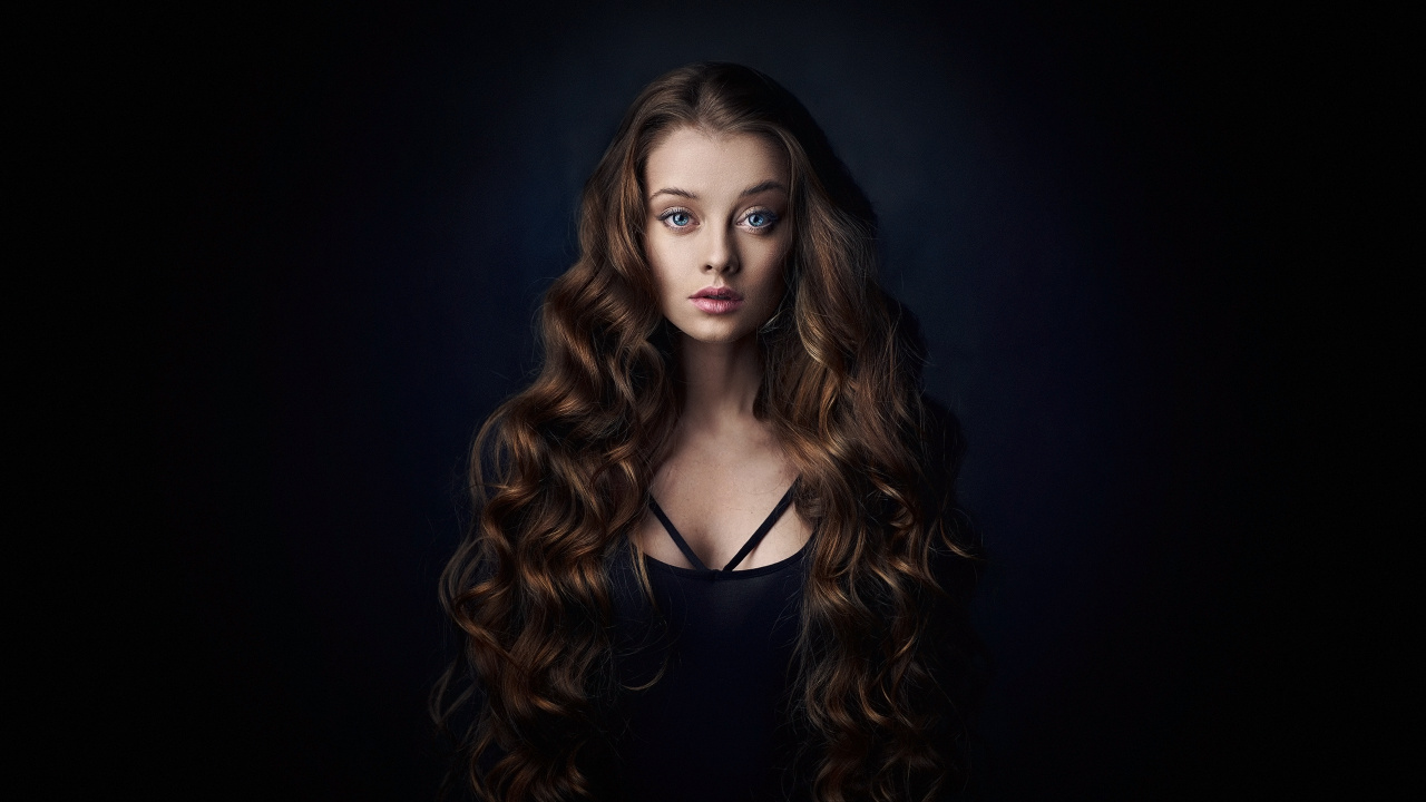 Обои волосы, прическа, лицо, длинные волосы, красота в разрешении 1280x720