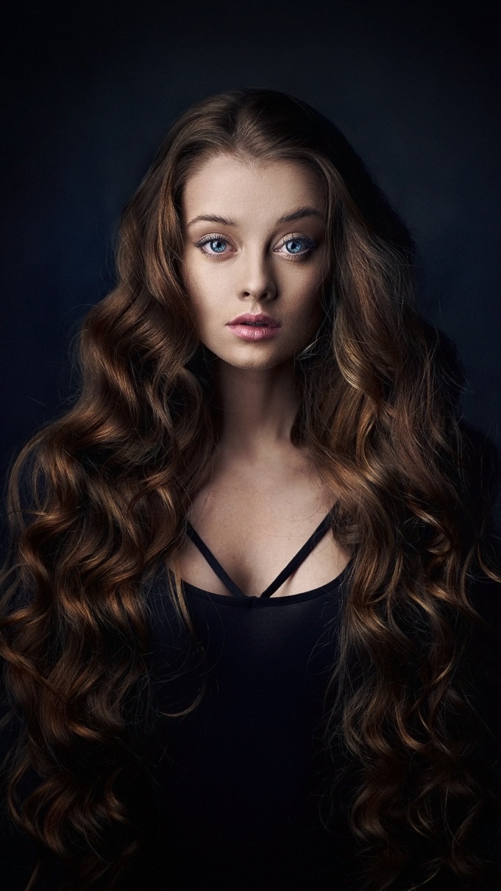 Обои волосы, прическа, лицо, длинные волосы, красота в разрешении 720x1280