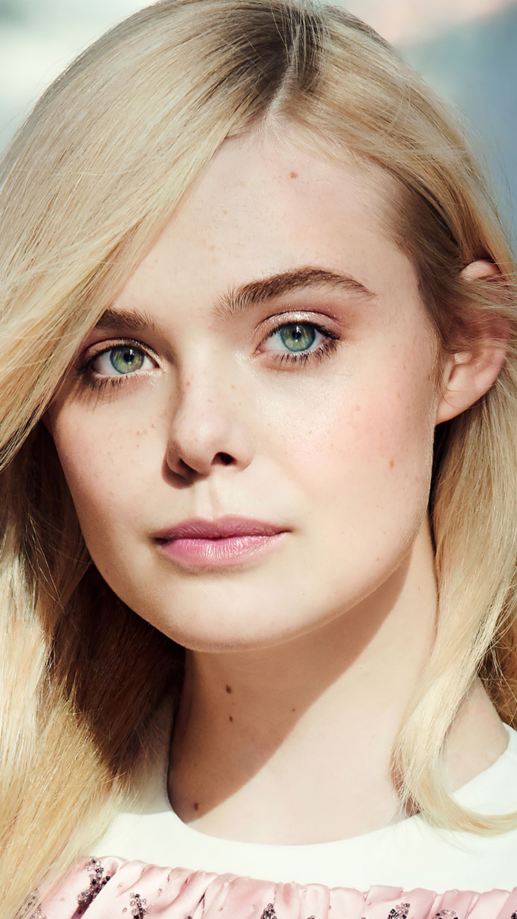 Обои Элль Фаннинг, Малефисента повелительница зла, лоб, лицо, нос в разрешении 750x1334