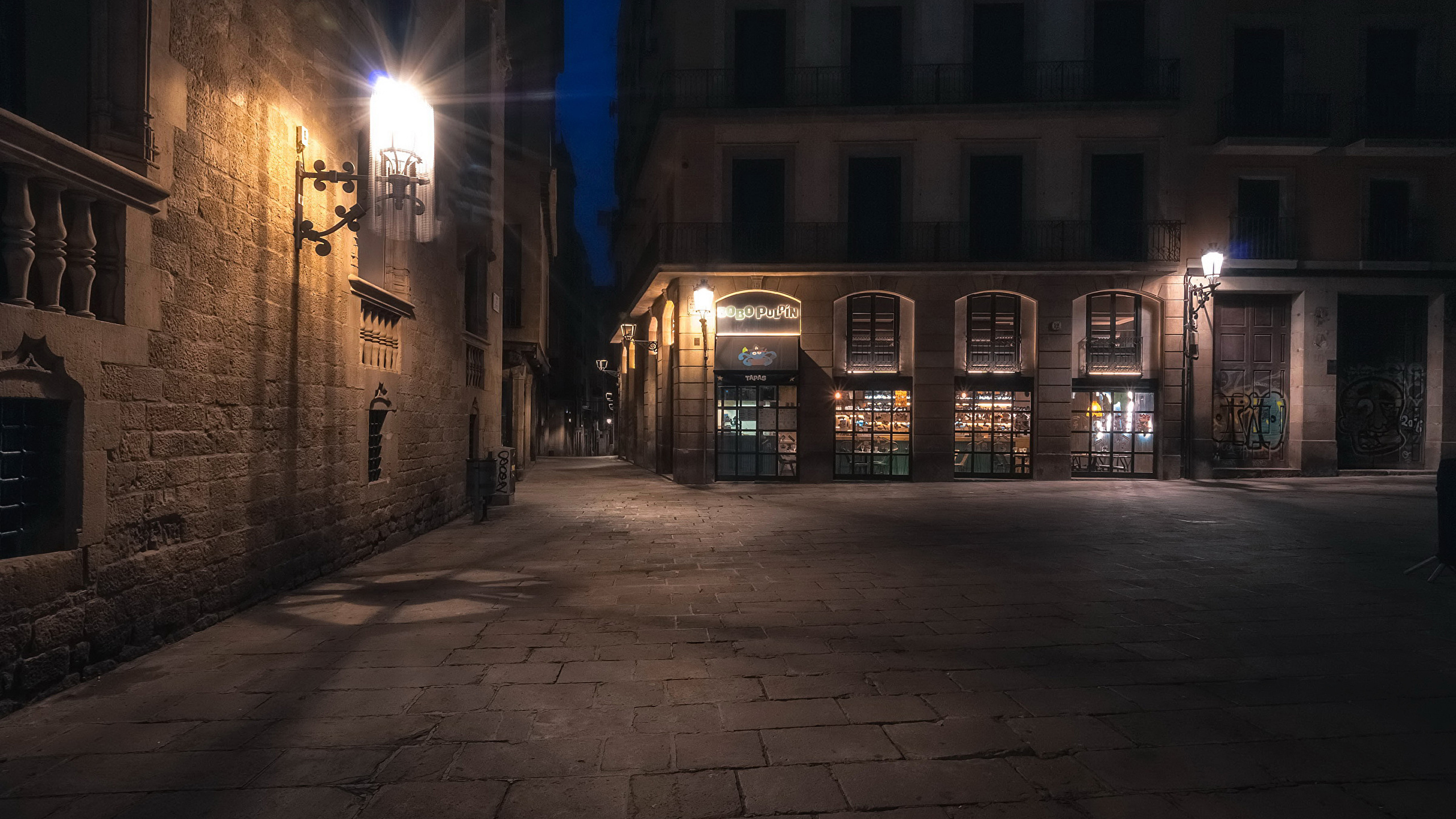 Обои Барселона, ночь, свет, улица, темнота в разрешении 2560x1440