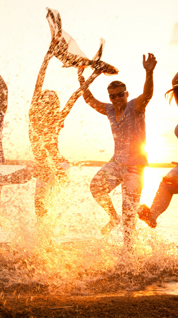 Обои забава, дружба, вода, лето, отпуск в разрешении 750x1334