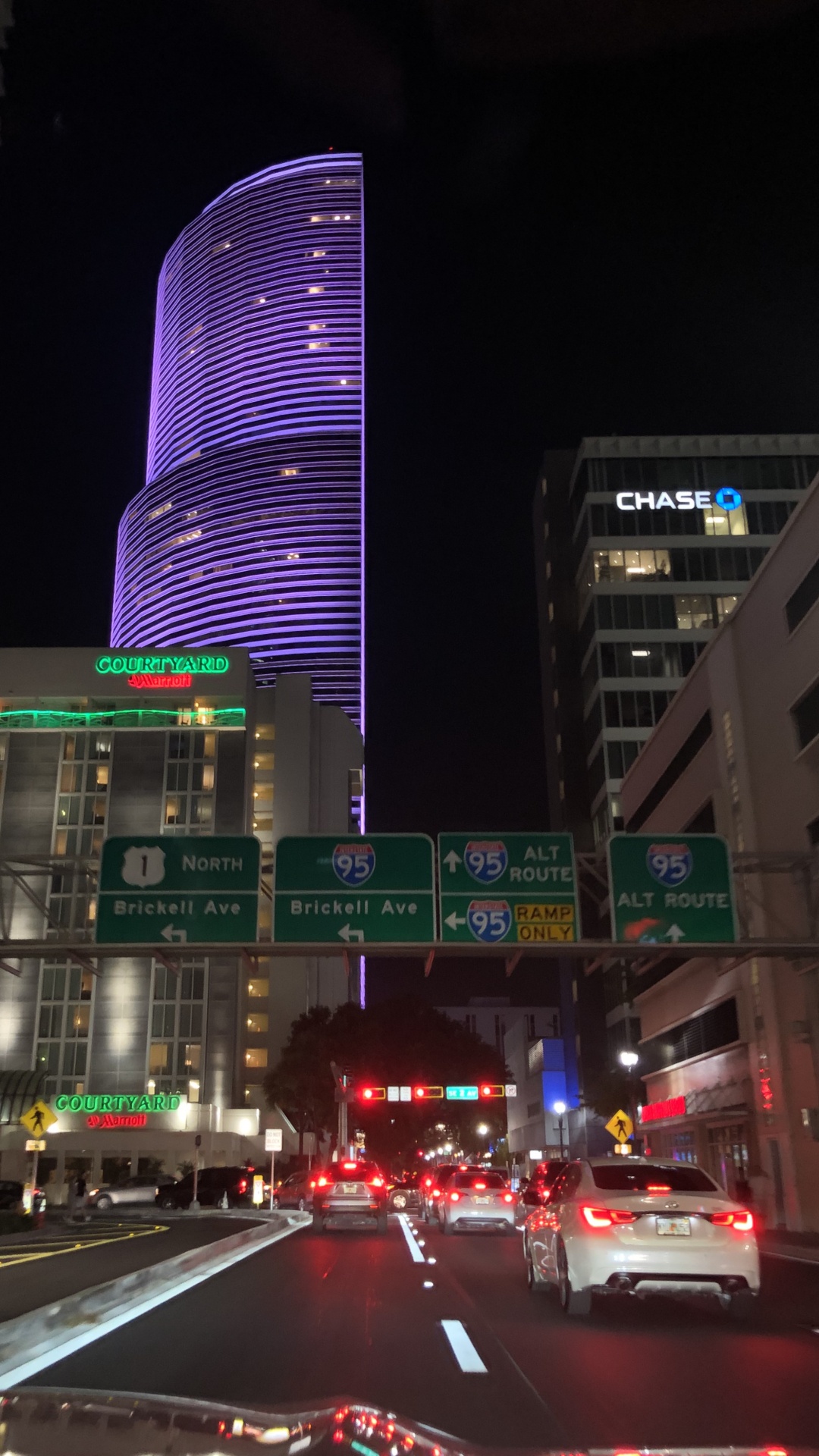 Обои Майами, ночь, дорога, инфраструктура, город в разрешении 1080x1920
