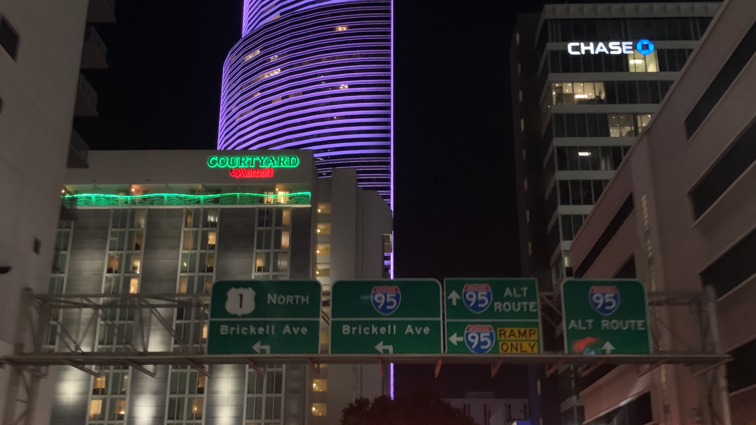 Обои Майами, ночь, дорога, инфраструктура, город в разрешении 2560x1440