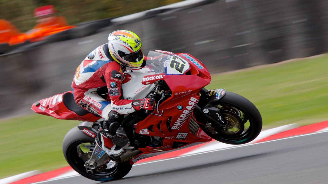 Обои мотоцикл, занятие спортом, автоспорт, супербайк, мотогонщик в разрешении 1366x768