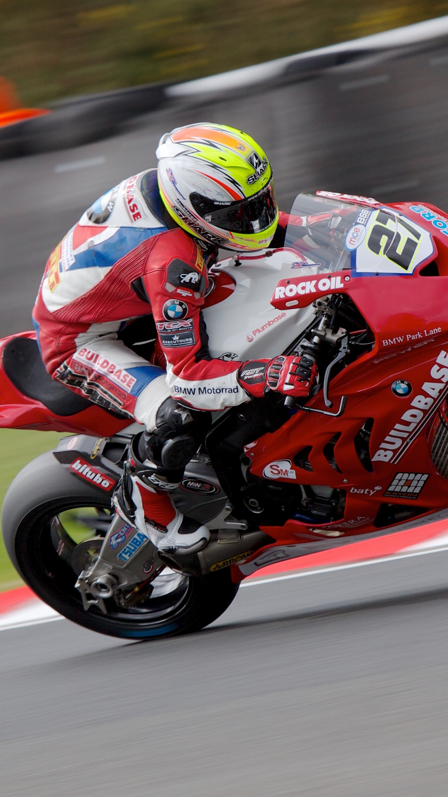 Обои мотоцикл, занятие спортом, автоспорт, супербайк, мотогонщик в разрешении 1440x2560