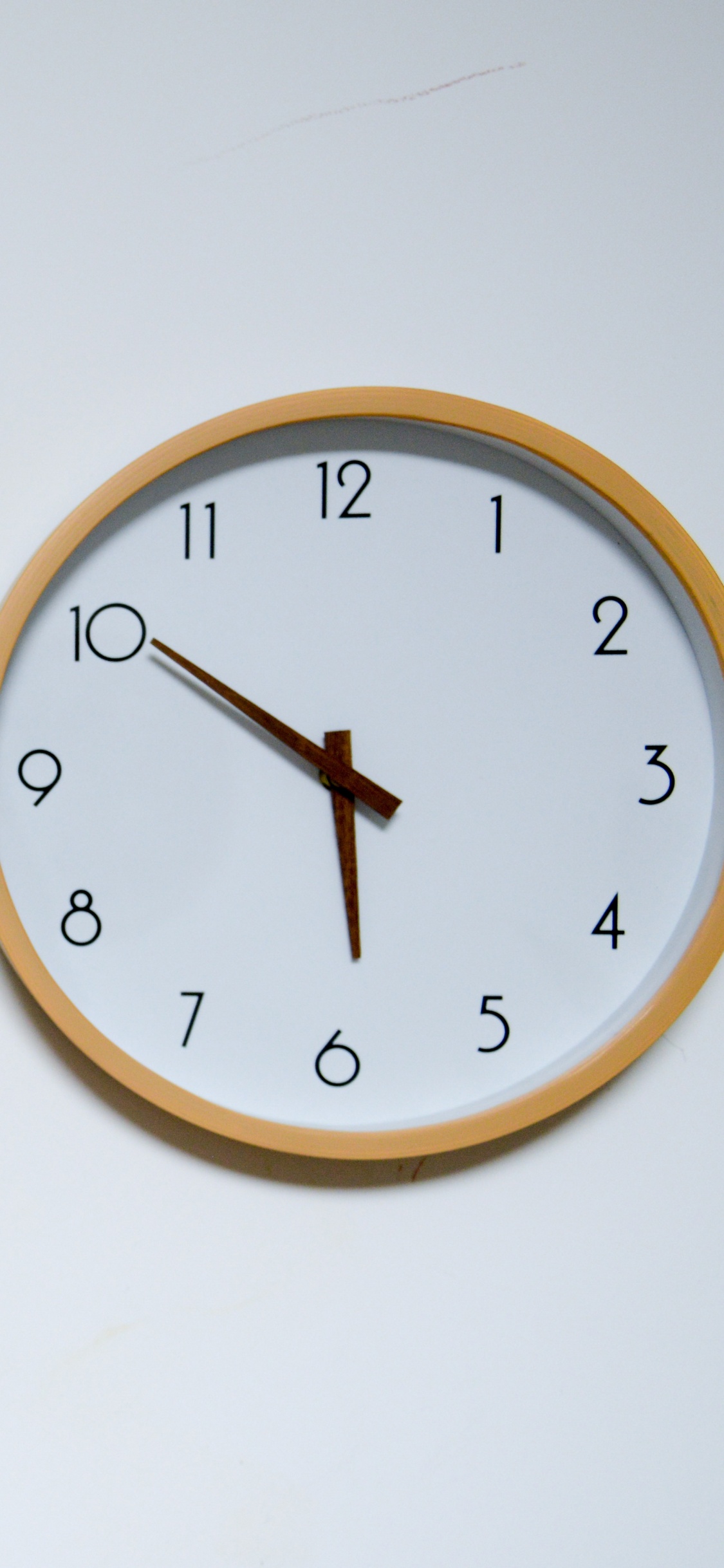 Обои будильник, домашние аксессуары, мебель, кварцевые часы, дизайн интерьера в разрешении 1125x2436