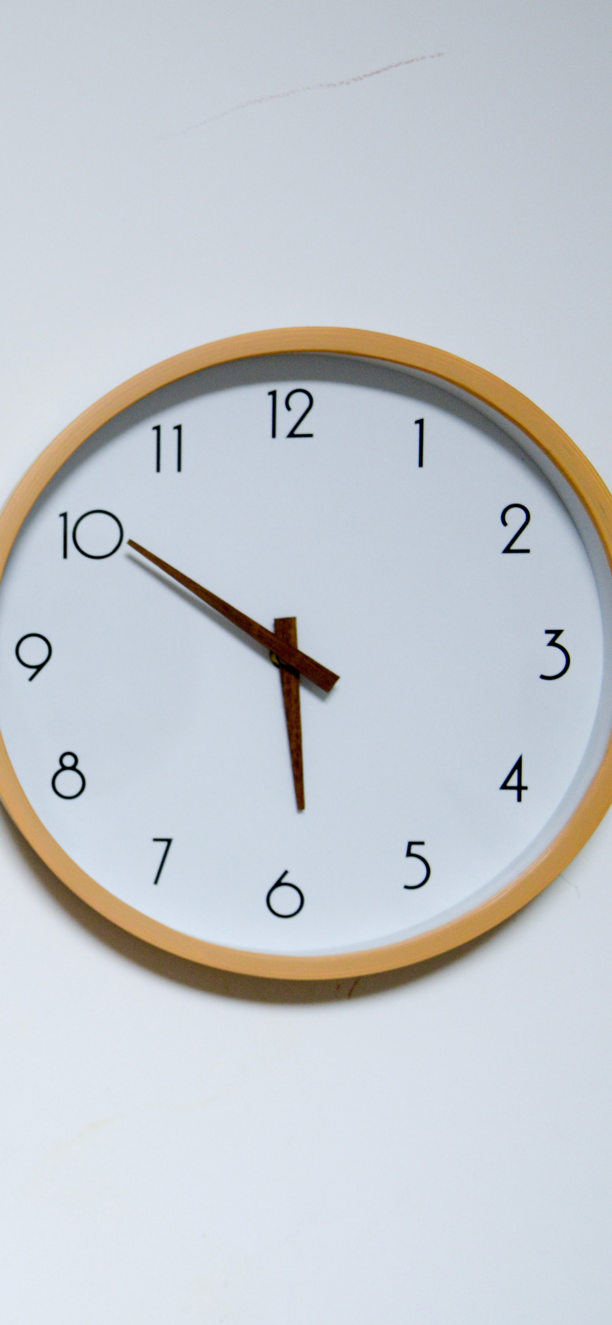 Обои будильник, домашние аксессуары, мебель, кварцевые часы, дизайн интерьера в разрешении 1242x2688