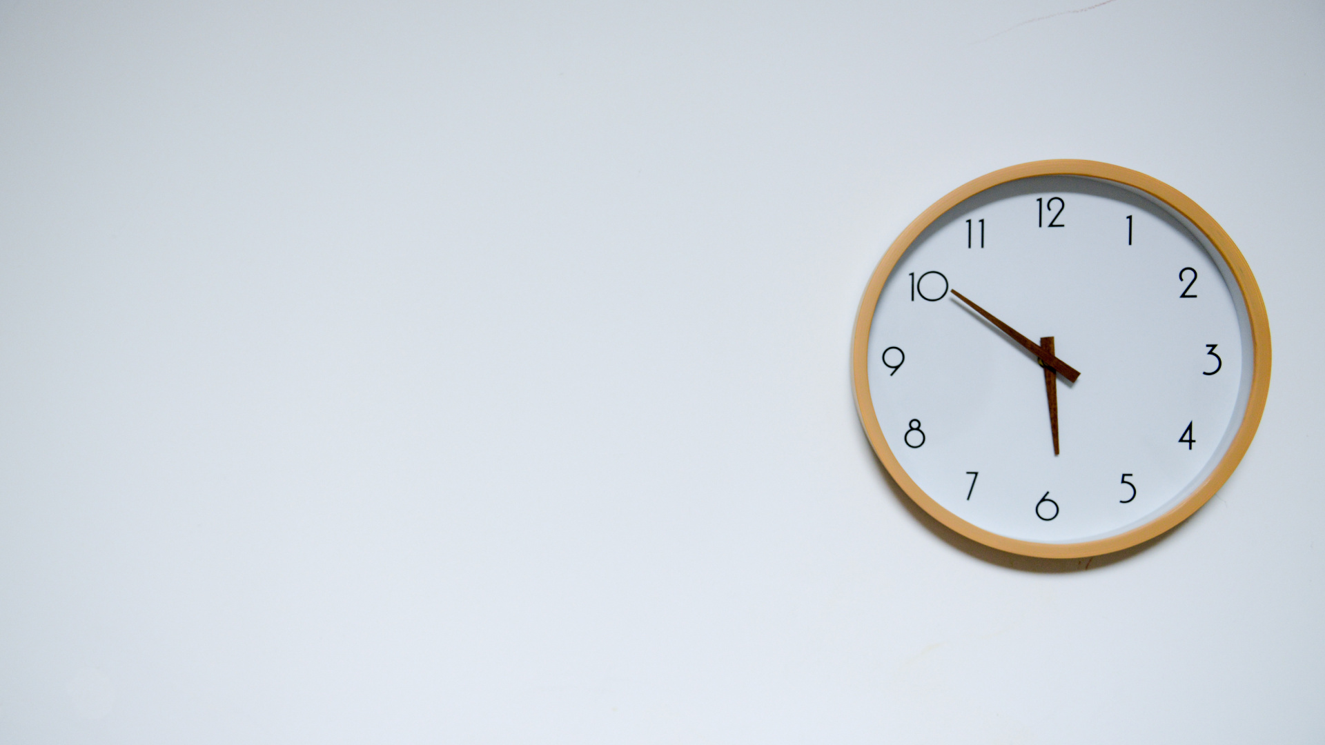 Обои будильник, домашние аксессуары, мебель, кварцевые часы, дизайн интерьера в разрешении 1920x1080