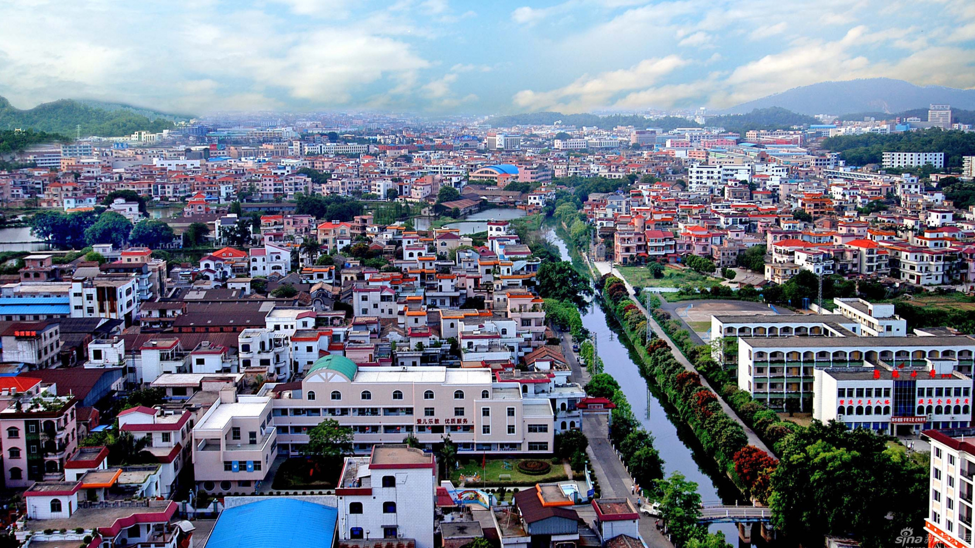 Обои городской район, город, городской пейзаж, жилой район, городок в разрешении 1920x1080