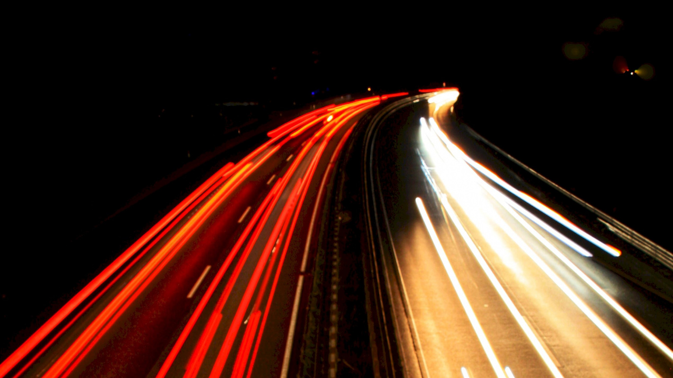 Обои ночь, ночник, свет, красный цвет, магистраль в разрешении 1366x768