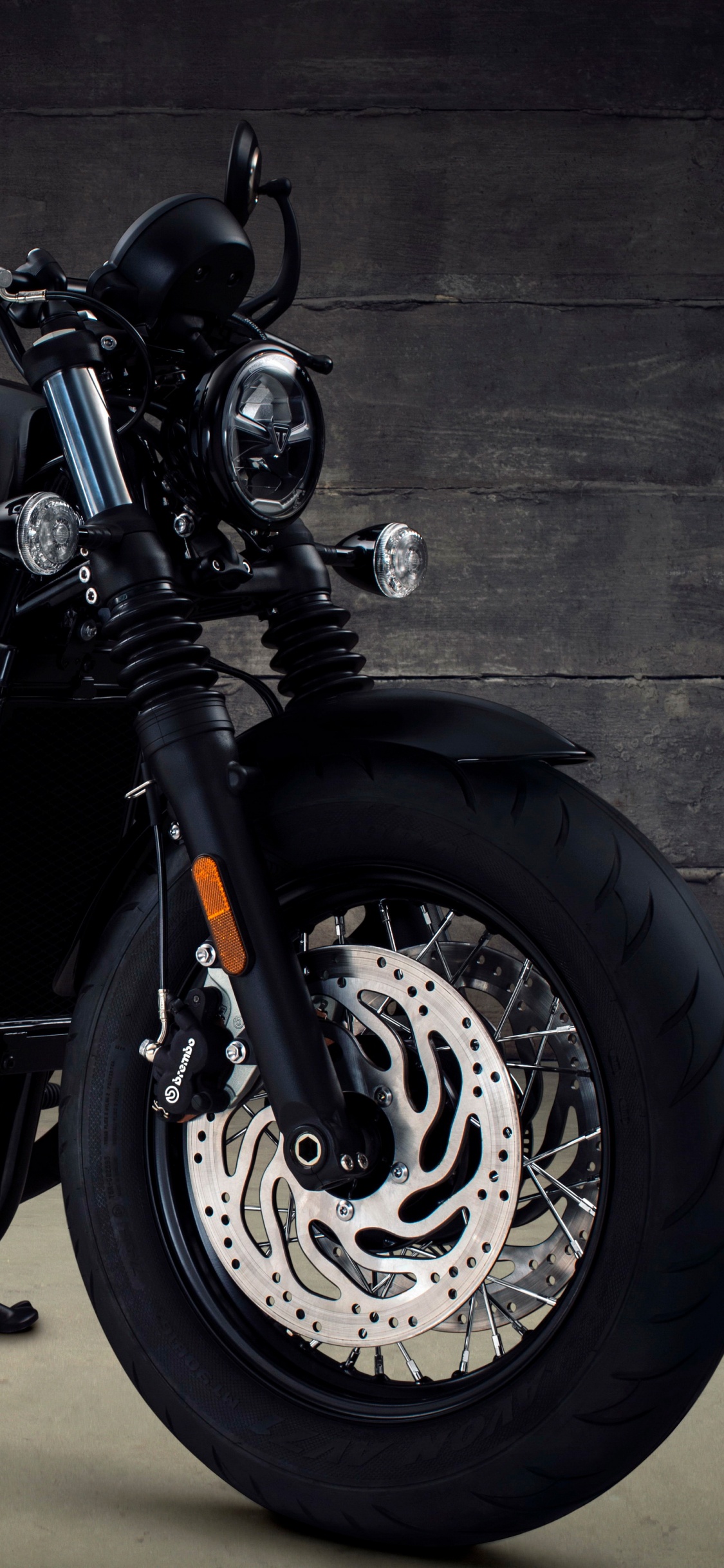 Обои triumph bonneville bobber, Мотоциклы Triumph, поплавок, мотоцикл, топливный бак в разрешении 1125x2436