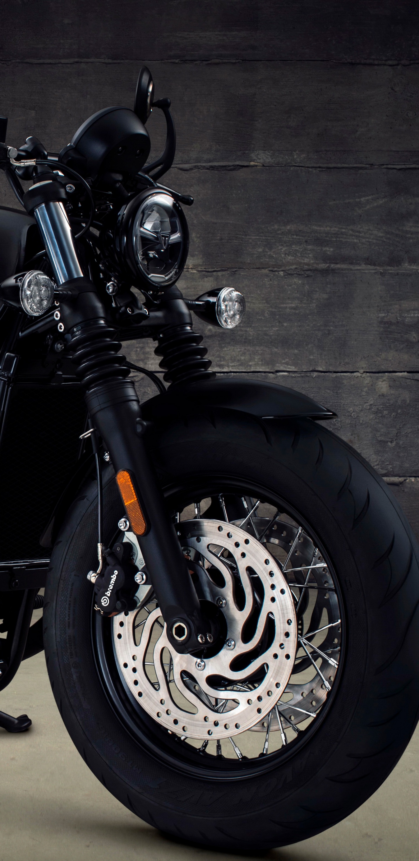 Обои triumph bonneville bobber, Мотоциклы Triumph, поплавок, мотоцикл, топливный бак в разрешении 1440x2960