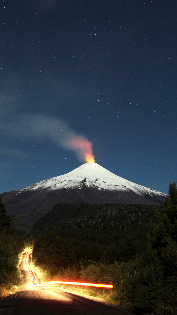 Обои Вильяррика, вулкан, лавовое озеро, Pucn, вулканического рельефа в разрешении 750x1334