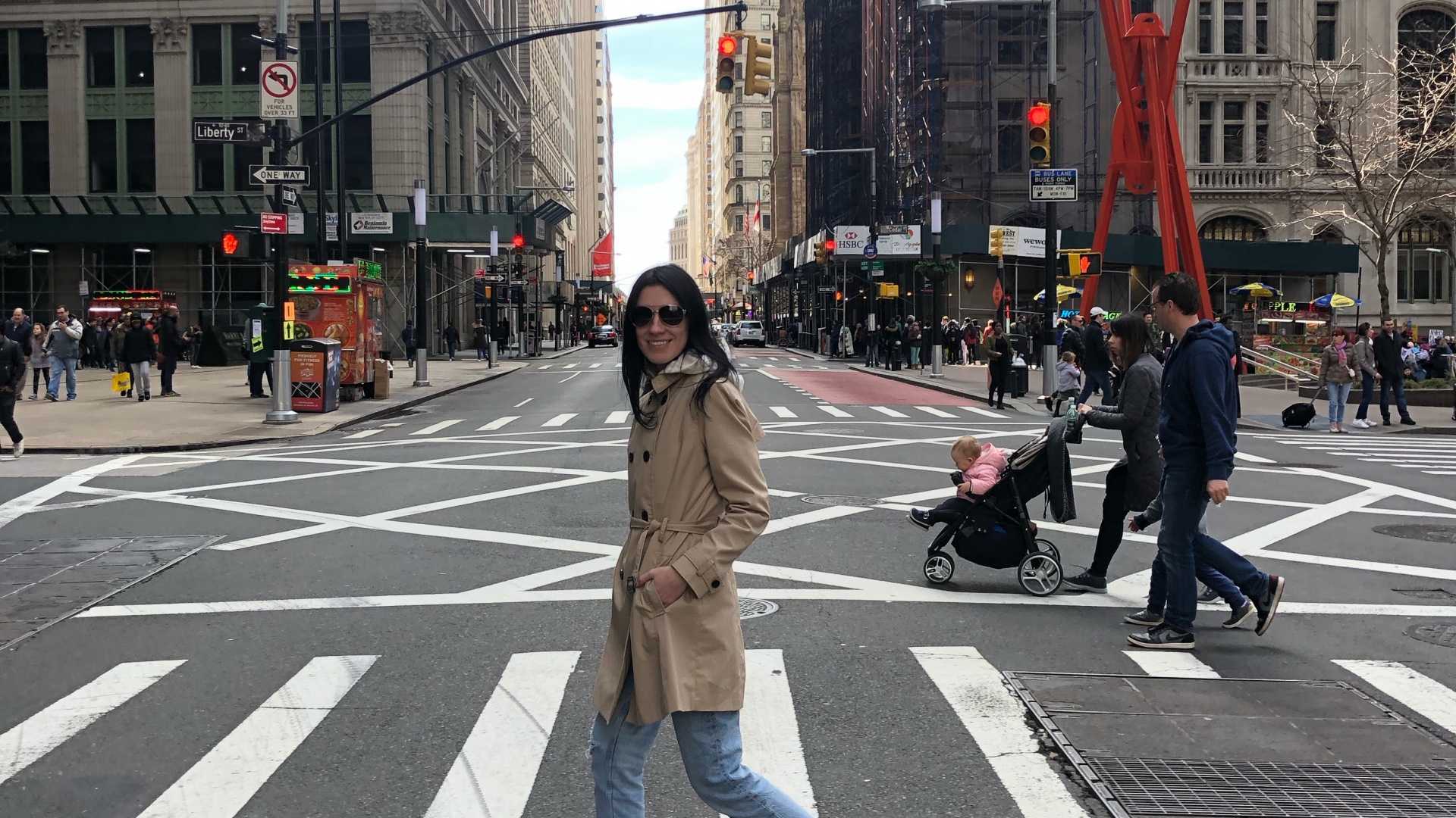 Обои городской район, одежда, дорога, пешеходный переход, улица в разрешении 1920x1080