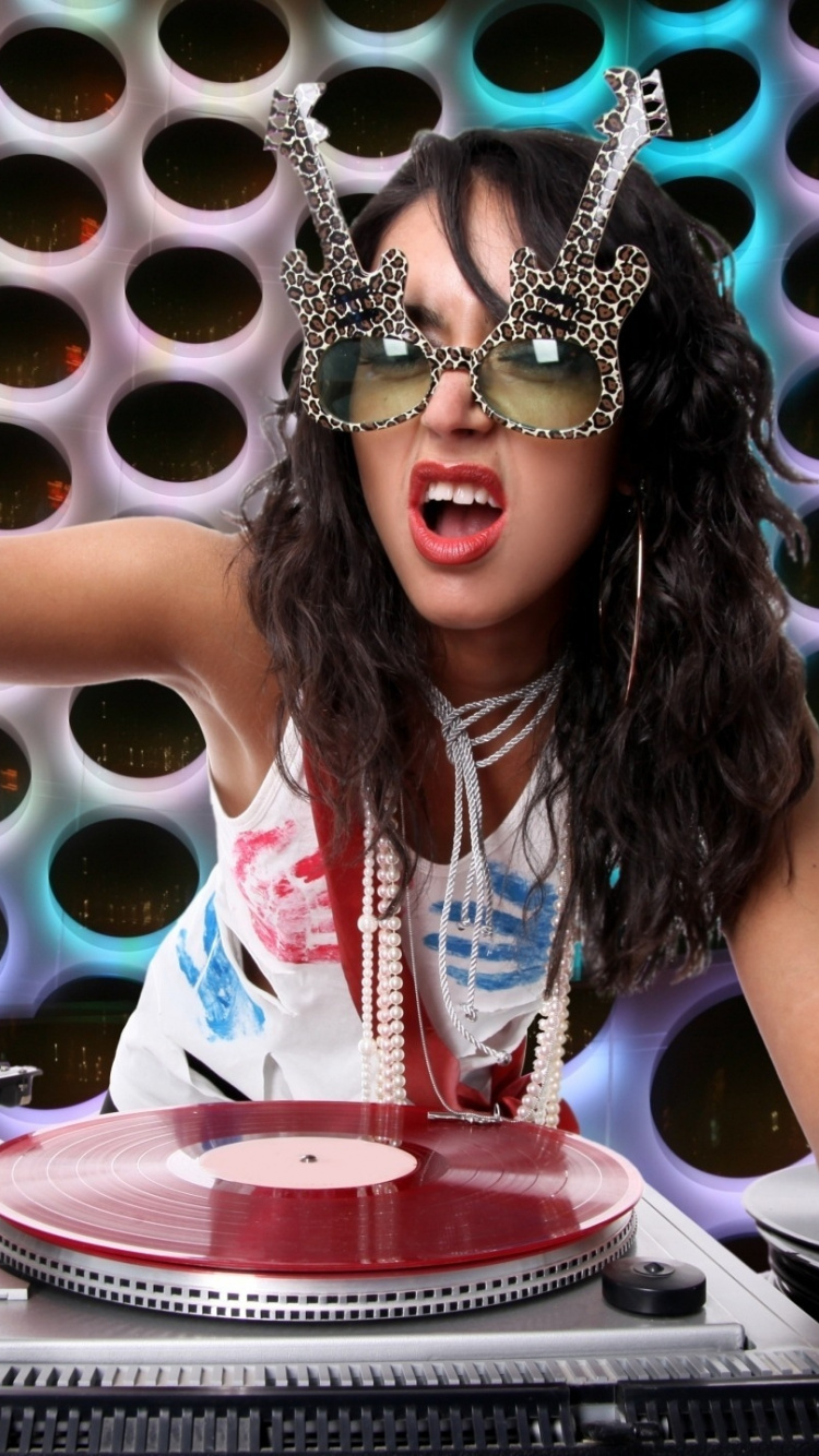 Обои граммофонная пластинка, диск жокей, женщина в разрешении 750x1334