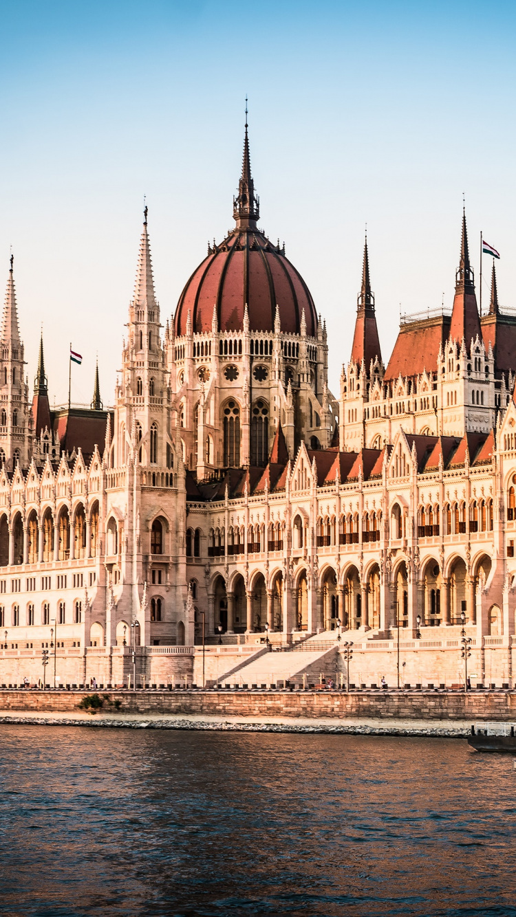 Обои Здание Венгерского Парламента, ориентир, отражение, город, здание в разрешении 750x1334